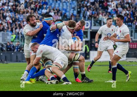 Rom, Italien. Februar 2024. Ollie Chessum aus England spielt während des Guinness Six Nations-Spiels 2024 zwischen Italien und England im Olympiastadion. Endergebnis; Italien 24 -27 England. Quelle: SOPA Images Limited/Alamy Live News Stockfoto