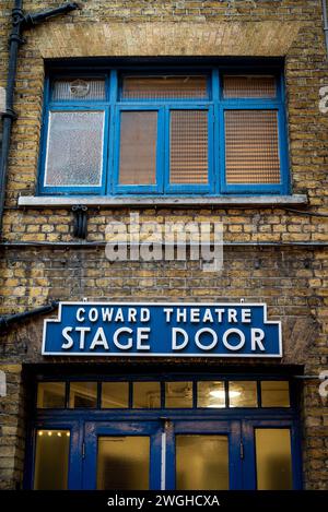 Coward Theatre Stage Door, London, England, Großbritannien Stockfoto