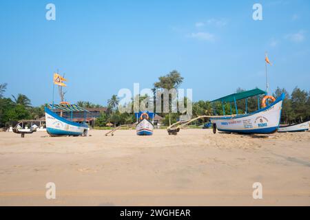 Agonda, Goa, Indien, Boote am Sandstrand von Agonda, nur Redaktion. Stockfoto