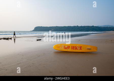 Agonda, Goa, Indien, Ein Surfbrett am Agonda Beach in South Goa, nur Editorial. Stockfoto