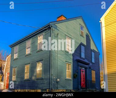 Marblehead, Massachusetts, USA - 15. Februar 2023; Downtown District mit historischen Häusern und bezaubernden Straßen. Stockfoto