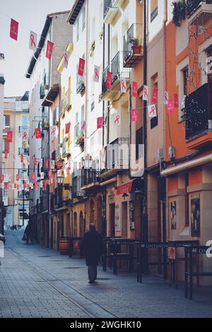 Zentrale Straße mit kleinen Terrassen in Logroño in La Rioja, Spanien am 20. Oktober 2021 Stockfoto