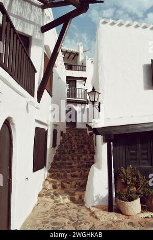 Stadt Binibeca auf der spanischen Insel Menorca am 8. August 2021 Stockfoto