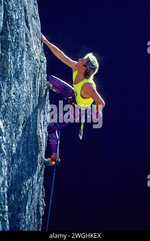Sportkletterer auf den Wittlinger Felsen im Urachtal, Schwäbische Alb, Baden-Württemberg, Deutschland Stockfoto