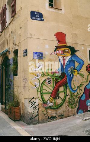 Graffiti an einer Ecke im Zentrum von Marseille in Frankreich, am 19. April 2019 Stockfoto