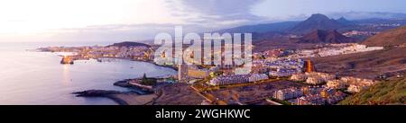 Panorama von Los Cristianos im Abendlicht, Teneriffa, Kanarischen Inseln, Spanien Stockfoto