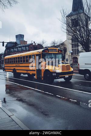 Typischer Schulbus in Boston, USA, am 13. Februar 2020 Stockfoto