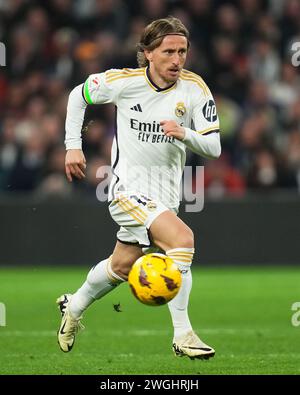 Madrid, Spanien. Februar 2024. Luka Modric von Real Madrid spielte am 4. Februar 2024 im Santiago Bernabeu Stadion in Madrid, Spanien, während des Liga-Spiels zwischen Real Madrid und Altetico de Madrid. (Foto: Bagu Blanco/PRESSINPHOTO) Credit: PRESSINPHOTO SPORTS AGENCY/Alamy Live News Stockfoto