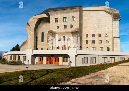 Das zweite Goetheanum, das Weltzentrum der anthroposophischen Bewegung. Das von Rudolf Steiner entworfene Gebäude befindet sich auf dem Hügel in Dornach Stockfoto