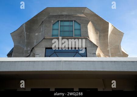 Das zweite Goetheanum, das Weltzentrum der anthroposophischen Bewegung. Das von Rudolf Steiner entworfene Gebäude befindet sich auf dem Hügel in Dornach Stockfoto