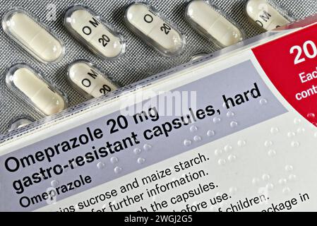 Omeprazol magensaftresistente 20 mg Kapseln - zur Behandlung von Sodbrennen und Verdauungsstörungen Stockfoto