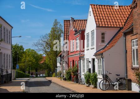 Idyllische Häuser in der kleinen dänischen Stadt Sonderborg Stockfoto
