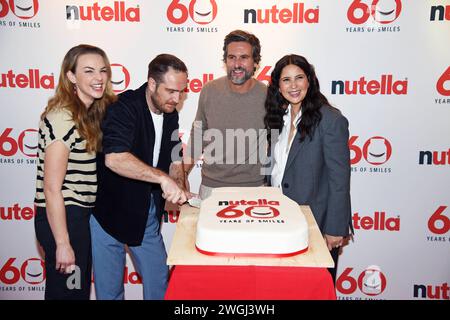 Annika Lau mit Ehemann Frederick Lau, Tom Beck und Ehefrau Chryssanthi Kavazi beim World nutella Day - 60 Jahre Lächeln Geburtstagsfrühstück im nutella Pop-up-CafÃ im Alsterpavillon in Hamurg am 05.02.2024 *** Annika Lau mit Ehemann Frederick Lau, Tom Beck und Frau Chryssanthi Kavazi beim Weltnutella-Tag 60 Jahre Lächeln Geburtstagsfrühstück im Nutella Pop Up Café im Alsterpavillon in Hamurg am 05 02 2024 Stockfoto