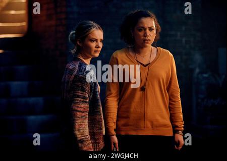 Baghead Freya Allan & Ruby Barker Stockfoto