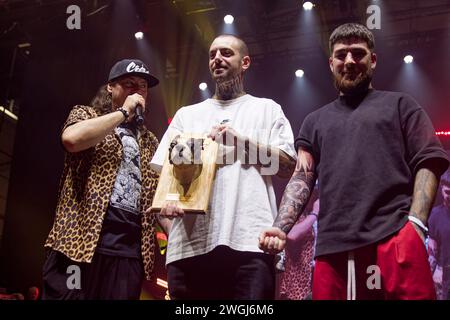 Paris, Frankreich. Februar 2024. Tattookünstler, Kindamo-Gewinner (1. Platz) beim Wettbewerb um das Beste des Tages samstag Tattoo während des TATTOO PLANETAR Stockfoto