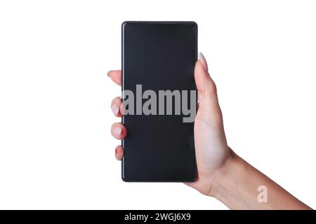 Eine Frau, die ein Telefon mit einem leeren Bildschirm vor weißem Hintergrund hält. Stockfoto