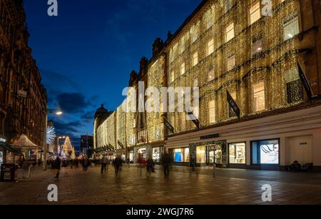 Weihnachtseinkauf in der Buchanan Street, Glasgow, Schottland Stockfoto