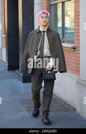 MAILAND, ITALIEN - 13. JANUAR 2024: Yamato vor der Fendi Modenschau, Mailand Fashion Week Street Style Stockfoto