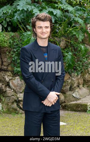 Rom, Italien. Februar 2024. Joe Keery nimmt am Fotogespräch „Finalmente l'Alba“ in Rom Teil. Quelle: SOPA Images Limited/Alamy Live News Stockfoto