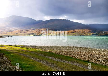 Loch Spelve, ein Meeresloch auf der Isle of Mull, Innere Hebriden, Schottland, Großbritannien, mit stürmischen Wolken über dem Kopf Stockfoto