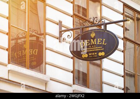 Demel in Wien, Österreich. Berühmte Konditorei und Chocolaterie, die 1786 gegründet wurde. Stockfoto