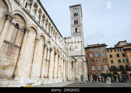 Die Kathedrale chiesa di San Michele in Foro auf dem Platz piazza San Michele in Lucca, Italien Stockfoto