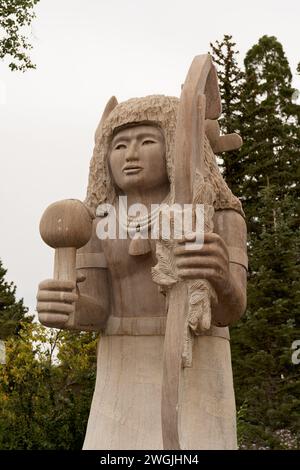 Santa Fe, New Mexico - 23. September 2021: Detail der Marmorstatue „Buffalo Dancer“ des indianischen Bildhauers Doug Hyde. Stockfoto