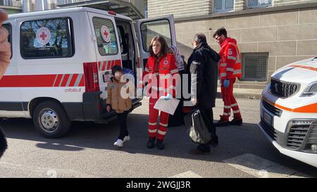 Mailand, Italien. Februar 2024. Silvia Egiziano/LaPresse Milano, 05 Februar 2023 Cronaca Arrivo di 4 bambini di Gaza all'ospedale Buzzi per essere curati dopo essere sbarcati dalla Nave Vulcano Mailand, Italien Februar 05, 2023 Nachrichten Ankunft von 4 Gaza-Kindern im Buzzi-Krankenhaus zur Behandlung nach dem Ausstieg vom Schiff Vulcan Credit: LaPresse/Alamy Live News Stockfoto