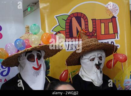 CUENCA-LANZAMIENTO CARNAVAL Cuenca,Ecuador 5 de febrero de 2024 Este sabado 10 de febrero en la parroquia de Nulti en Cuenca , se llevara a cabo el Carnaval de los Rucos, que cada ano se realiza con,comparsas, dulce y el tradicional MotePata, esto y mas. El presidente del GAD Sebastkian Auquilla invito a las fiestas de carnaval en Nulti el dia de hoy. foto Boris Romoleroux/API. ACE-CUENCA-LANZAMIENTOCARNAVAL-e9df429053af1877feb5c50273928205 *** CUENCA STARTET DEN KARNEVAL Cuenca, Ecuador 5. Februar 2024 am Samstag, den 10. Februar in der Pfarrei Nulti in Cuenca, findet der Karneval der statt Stockfoto