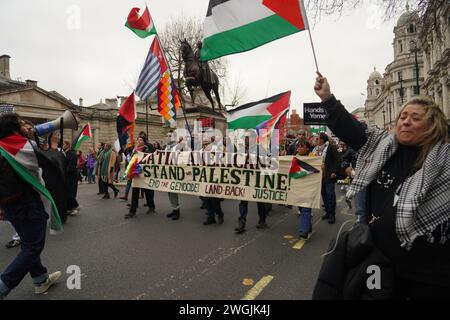 Hunderttausende marschierten in London auf dem Nationalmarsch für Palästina und forderten einen dauerhaften Waffenstillstand in Gaza und ein Ende der Belagerung von Gaza. Stockfoto