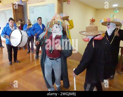 CUENCA-LANZAMIENTO CARNAVAL DE LOS RUCOS NULTI. Cuenca, Ecuador 5 de febrero de 2024 Este sabado 10 de febrero en la parroquia de Nulti en Cuenca se llevara a cabo el Carnaval de los Rucos que cada ano se realiza con comparsas,dulce y el tradicional MotePata esto y mas. El presidente del GAD Sebastkian Auquilla invito a las fiestas de carnaval en Nulti el dia de hoy. foto Boris Romoleroux/API. ACE-CUENCA-LANZAMIENTOCARNAVALDELOSRUCOSNULTI.-36edf11453fbc824cbf8f66fa236bbaa *** CUENCA STARTET KARNEVAL DER RUCOS NULTI Cuenca, Ecuador 5. Februar 2024 diesen Samstag 10. Februar in der Pfarrei Nul Stockfoto