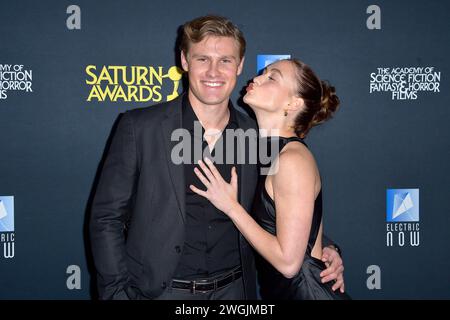 Jackie Kay und Madison Lintz bei der Verleihung der 51. Saturn Awards 2024 im Los Angeles Marriott Burbank Airport Hotel. Burbank, 04.02.2024 *** Jackie Kay und Madison Lintz bei den Saturn Awards 51 2024 im Los Angeles Marriott Burbank Airport Hotel Burbank, 04 02 2024 Foto:xD.xStarbuckx/xFuturexImagex saturn 4260 Stockfoto