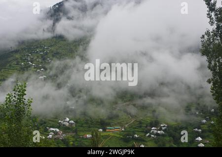 Mondsonnzeit, Nebelwetter in Kaghan Stockfoto