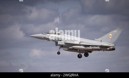 Fairford, Großbritannien - 14. Juli 2022: Eurofighter Typhoon landet auf dem Flugplatz Stockfoto