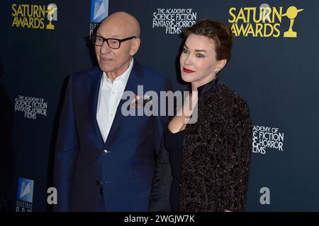 Patrick Stewart mit Ehefrau Sunny Ozell bei der Verleihung der 51. Saturn Awards 2024 im Los Angeles Marriott Burbank Airport Hotel. Burbank, 04.02.2024 *** Patrick Stewart mit Frau Sunny Ozell bei den Saturn Awards 51 2024 im Los Angeles Marriott Burbank Airport Hotel Burbank, 04 02 2024 Foto:xD.xStarbuckx/xFuturexImagex saturn 4586 Stockfoto