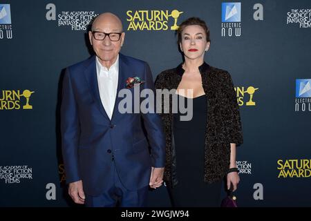 Patrick Stewart mit Ehefrau Sunny Ozell bei der Verleihung der 51. Saturn Awards 2024 im Los Angeles Marriott Burbank Airport Hotel. Burbank, 04.02.2024 *** Patrick Stewart mit Frau Sunny Ozell bei den Saturn Awards 51 2024 im Los Angeles Marriott Burbank Airport Hotel Burbank, 04 02 2024 Foto:xD.xStarbuckx/xFuturexImagex saturn 4584 Stockfoto