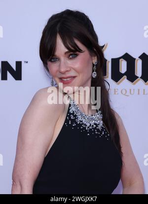 Hollywood, USA. Februar 2024. Zooey Deschanel nimmt an der Jam for Janie GRAMMY Awards Viewing Party Teil, die von Live Nation am 4. Februar 2024 im Hollywood Palladium in Los Angeles, Kalifornien, präsentiert wurde. Foto: Crash/imageSPACE Credit: Imagespace/Alamy Live News Stockfoto