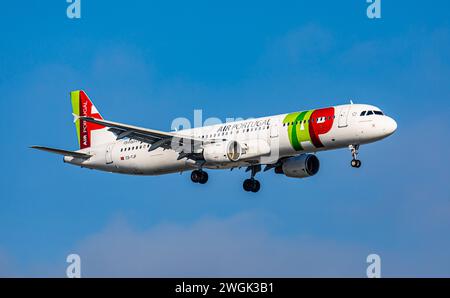 TAP Air Portugal ein Airbus A321-211 von TAP Air Portugal befindet sich im Landeanflug auf den Flughafen Zürich. Registrierung CS-TJF. Zürich, Schweiz, 14.01.2024 *** TAP Air Portugal ein Airbus A321 211 von TAP Air Portugal nähert sich der Zurich Airport Registration CS TJF Zürich, Schweiz, 14 01 2024 Stockfoto