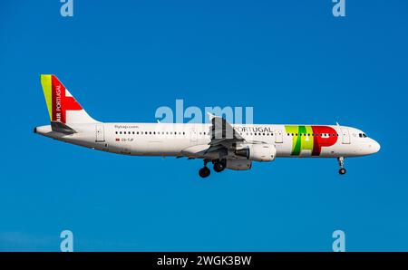 TAP Air Portugal ein Airbus A321-211 von TAP Air Portugal befindet sich im Landeanflug auf den Flughafen Zürich. Registrierung CS-TJF. Zürich, Schweiz, 14.01.2024 *** TAP Air Portugal ein Airbus A321 211 von TAP Air Portugal nähert sich der Zurich Airport Registration CS TJF Zürich, Schweiz, 14 01 2024 Stockfoto
