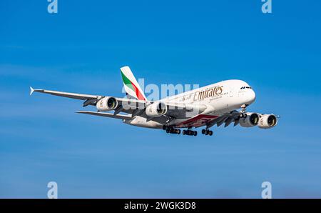 Emirates Airbus A380-861 von Emirates Airlines befindet sich im Landeanflug auf den Flughafen Zürich. Registrierung A6-EUA. Zürich, Schweiz, 14.01.2024 *** Emirates Airline an Emirates Airlines der Airbus A380 861 nähert sich dem Flughafen Zürich an Registrierung A6 EUA Zürich, Schweiz, 14 01 2024 Stockfoto