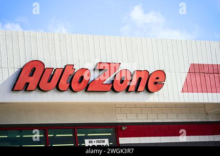 Honolulu, HI – 2. Januar 2024: AutoZone, Inc. Autohersteller-Logo für Ersatzteilketten. Stockfoto