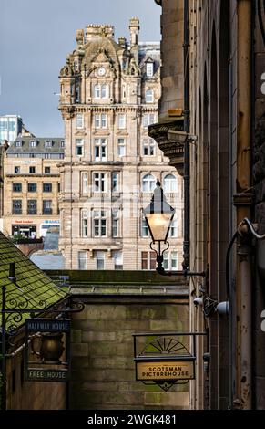 Alte Pub-Zeichen von Jinglin' Geordie & Halfway House, Fleshmarlket Close, Edinburgh, Schottland, Großbritannien Stockfoto