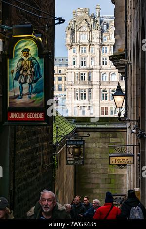 Alte Pub-Zeichen von Jinglin' Geordie & Halfway House, Fleshmarket Close, Edinburgh, Schottland, Großbritannien Stockfoto