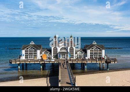 Insel Rügen Ostseebad Sellin die berühmte Seebrücke von Sellin im Winter bei herrlichem Sonnenschein und excellenter Fernsicht über die Ostsee Stockfoto