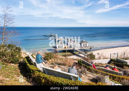 Insel Rügen Ostseebad Sellin die berühmte Seebrücke von Sellin im Winter bei herrlichem Sonneschein und Excellenter Fernsicht über die Ostsee *** Insel Rügen Ostseebad Sellin die berühmte Seebrücke von Sellin im Winter mit herrlichem Sonnenschein und herrlichem Blick über die Ostsee Stockfoto