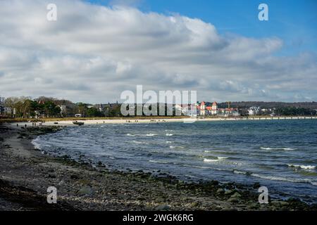 Meerlandschaft auf der Ostseeinsel Rügen mit Blick auf Binz an einem sonnigen Winternachmittag *** Meereslandschaft auf der Ostseeinsel Rügen mit Blick auf Binz an einem sonnigen Winternachmittag Stockfoto