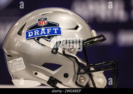 Las Vegas, Nevada, USA. Las Vegas, NV, USA. Februar 2024. Ein NFL Draft Helm im Media Center im Mandalay Bay Convention Center in Las Vegas, NV. Christopher Trim/CSM/Alamy Live News Credit: CAL Sport Media/Alamy Live News Stockfoto