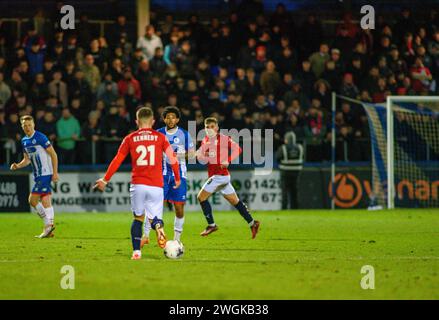 Mani Dieseruvwe von Hartlepool United nimmt sich während des Spiels der Vanarama National League gegen die York-Verteidigung an Stockfoto