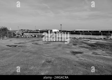 Barry, Vale of Glam, Wales 2. Februar 2024: Die östlichen Grenzen des Barry Dockland sind der aktive Hafen, der seine traditionelle Industrielandschaft bewahrt. Stockfoto