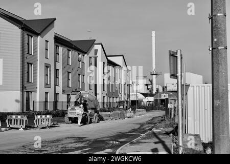 Barry, Vale of Glam, Wales 2. Februar 2024: Die östlichen Grenzen des Barry Dockland sind der aktive Hafen, der seine traditionelle Industrielandschaft bewahrt. Stockfoto